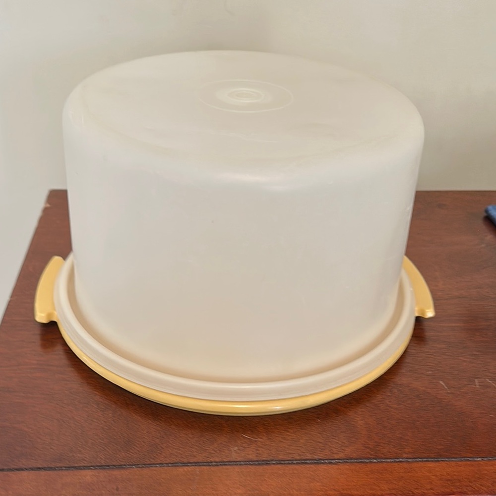 Vintage Cake Carrier with Lid